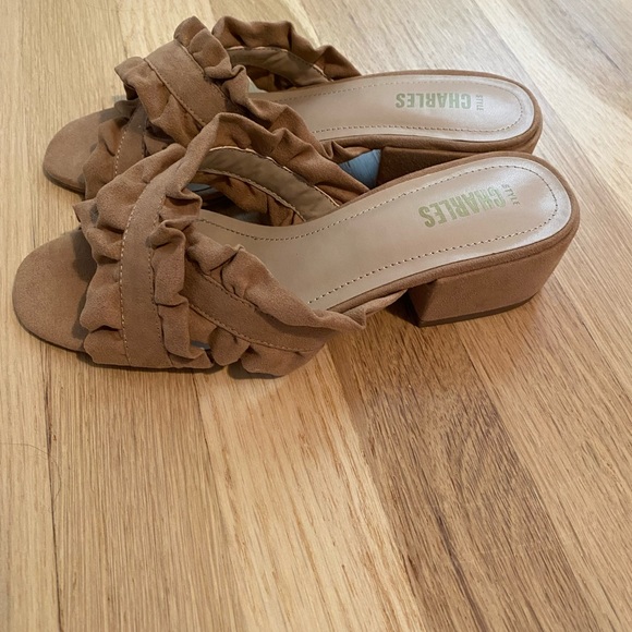 Cute small heel sandal - Picture 2 of 3